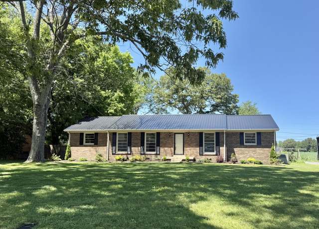 Property at 419 Sherwood Dr, Tullahoma, TN 37388, 4 beds, 2.5 baths