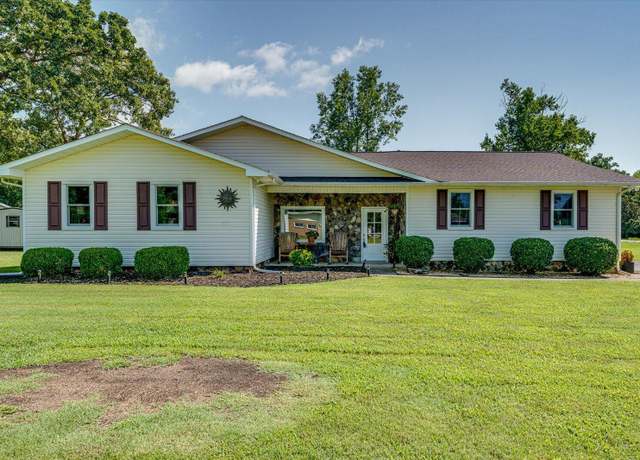 Property at 9006 Lake Carolyn Ln, Soddy Daisy, TN 37379, 3 beds, 2 baths