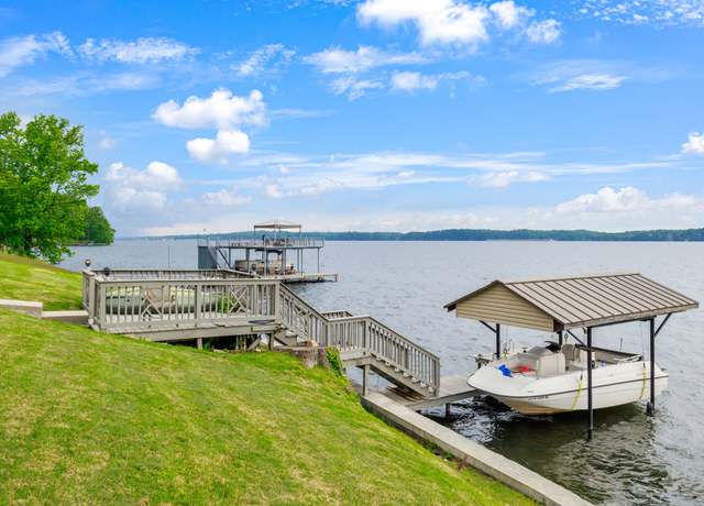 Property at 85 Lake View Dr, Muscle Shoals, AL 35661, 3 beds, 2 baths