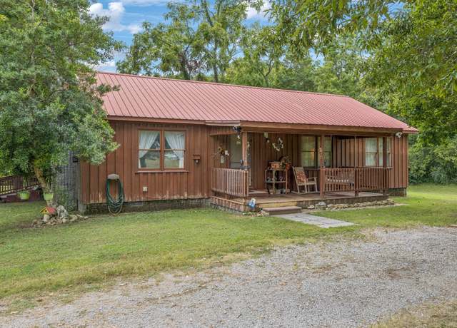 Property at 120 Wallace Dr, Waynesboro, TN 38485, 3 beds, 2 baths