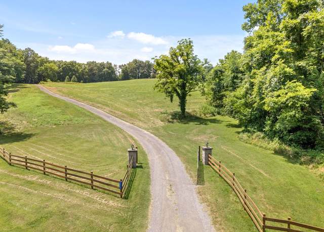 Property at 3575 Blooming Grove Rd, Woodlawn, TN 37191, 2 beds, 1.5 baths