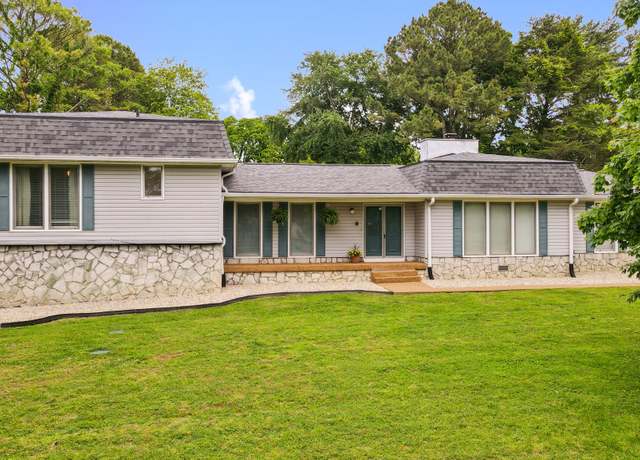 Property at 5024 Lakeridge Dr, Old Hickory, TN 37138, 4 beds, 3 baths