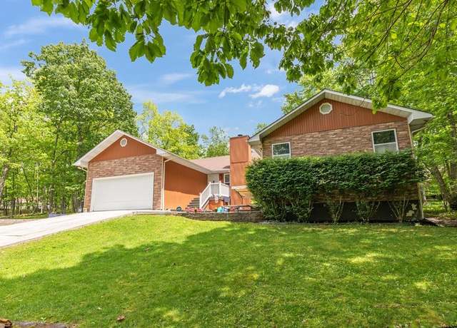 Property at 143 Rolling Green Dr, Crossville, TN 38558, 3 beds, 3.5 baths