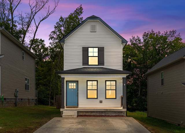 Property at 925 Oak Ln, Clarksville, TN 37040, 2 beds, 2.5 baths