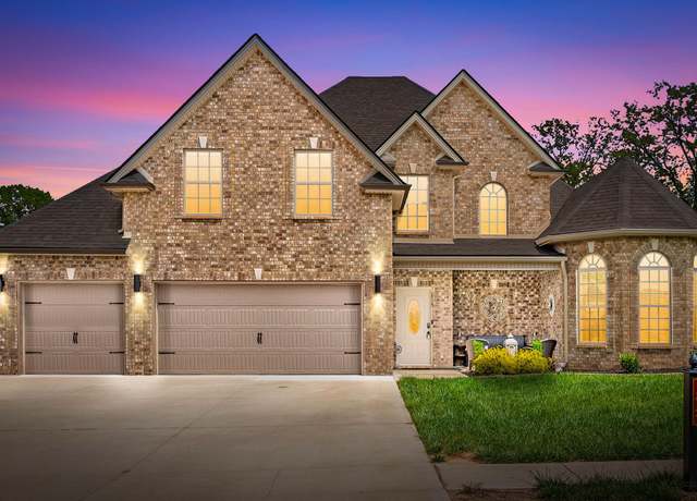 Property at 1715 Oak Forest Dr, Clarksville, TN 37043, 5 beds, 3 baths
