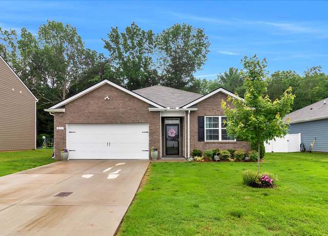 Property at 211 Addison Ave, Chapel Hill, TN 37034, 4 beds, 2 baths