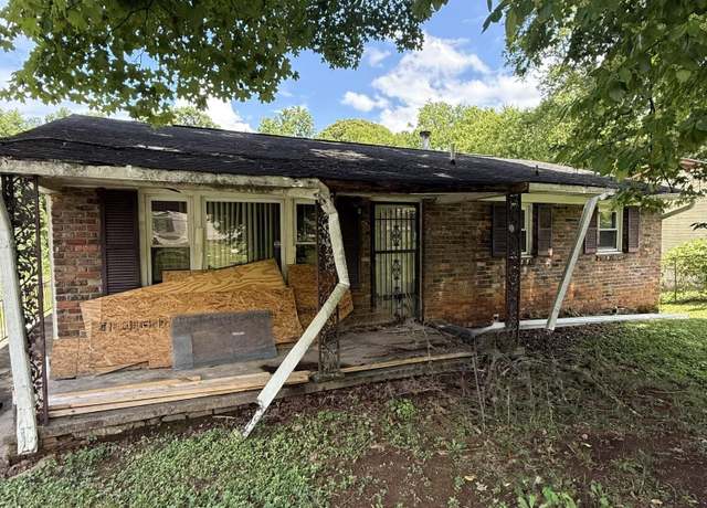 Property at 906 Graves St, Knoxville, TN 37915, 5 beds, 2 baths