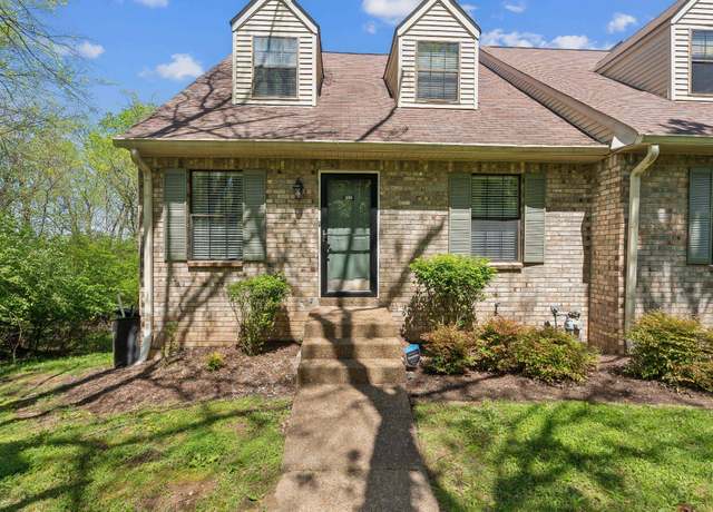 Property at 330 Deerpoint Dr, Hendersonville, TN 37075, 3 beds, 2.5 baths