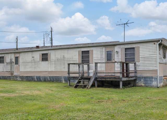 Property at 1709 Bastogne St, Clarksville, TN 37042, 3 beds, 2 baths
