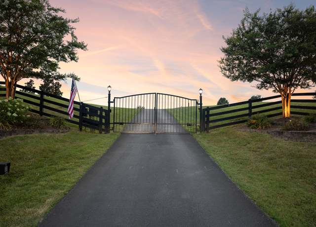 Property at 2022 Old Hillsboro Rd, Franklin, TN 37064, 4 beds, 4 baths