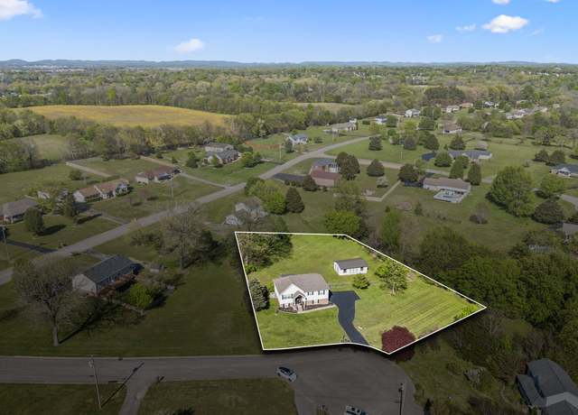 Property at 405 Billy Ln, Spring Hill, TN 37174, 3 beds, 2 baths