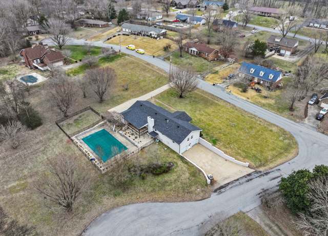 Property at 430 Fabian Pl, Clarksville, TN 37043, 3 beds, 3.5 baths