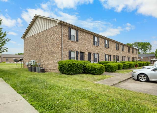 Property at 2450 Caroline Dr, Clarksville, TN 37042, 8 beds, 4 baths
