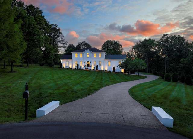 Property at 2207 Oakwood Ct, Franklin, TN 37064, 4 beds, 3.5 baths
