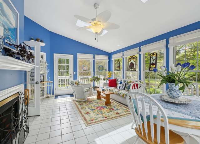 Property at 4909 Stonemeade Dr, Nashville, TN 37221, 4 beds, 2.5 baths