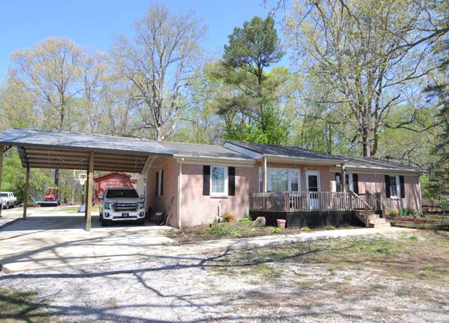 Property at 1110 Fall River Rd, Goodspring, TN 38460, 4 beds, 2 baths