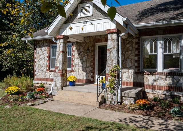 Property at 208 Kingwood Dr, Murfreesboro, TN 37129, 3 beds, 2 baths