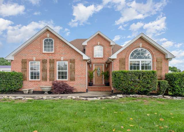 Property at 103 Irish Oaks Dr, Portland, TN 37148, 3 beds, 2 baths