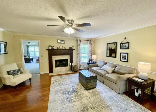 Property at 104 Northwood Ave, Shelbyville, TN 37160, 3 beds, 2 baths