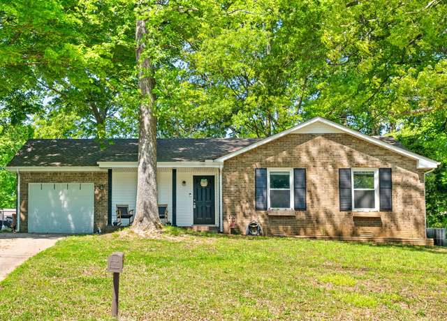 Property at 504 Linda Ln, Clarksville, TN 37042, 3 beds, 2 baths