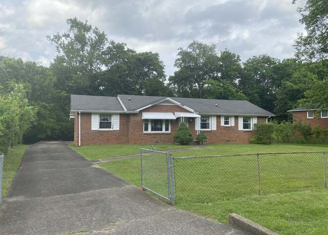 Property at 1347 Gibson Dr, Clarksville, TN 37043, 3 beds, 1.5 baths