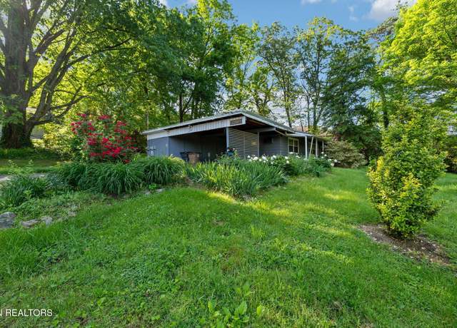 Property at 1700 Lockwood Drive Dr, Knoxville, TN 37918, 4 beds, 2 baths