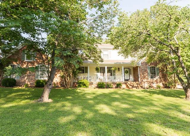 Property at 120 Jefferson Dr, Hendersonville, TN 37075, 4 beds, 3 baths