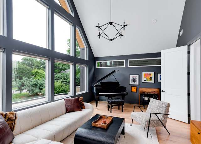 Property at 1512A Shelton Ave, Nashville, TN 37216, 5 beds, 4.5 baths