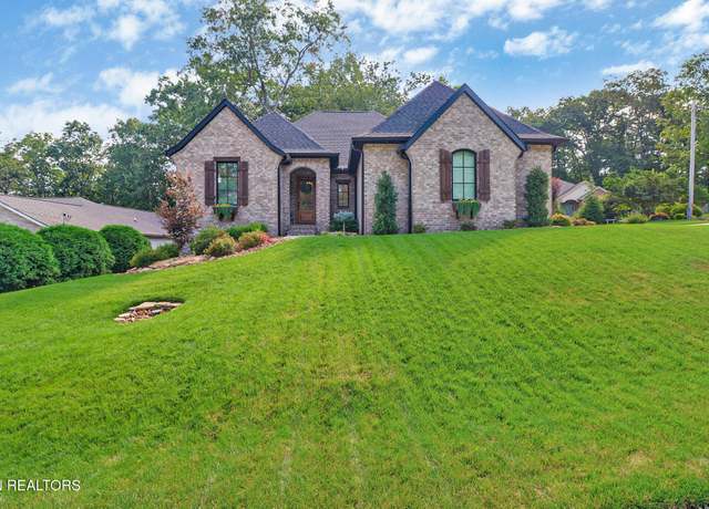 Property at 21 Oakcrest Cir, Crossville, TN 38558, 2 beds, 2.5 baths