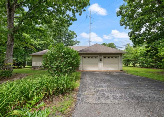 Property at 106 Gilford Ter, Crossville, TN 38558, 3 beds, 2 baths