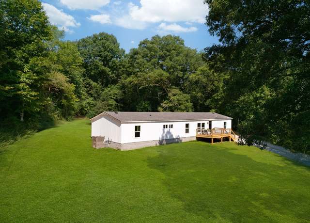 Property at 1365 Hillcrest Rd, Dickson, TN 37055, 3 beds, 2.5 baths