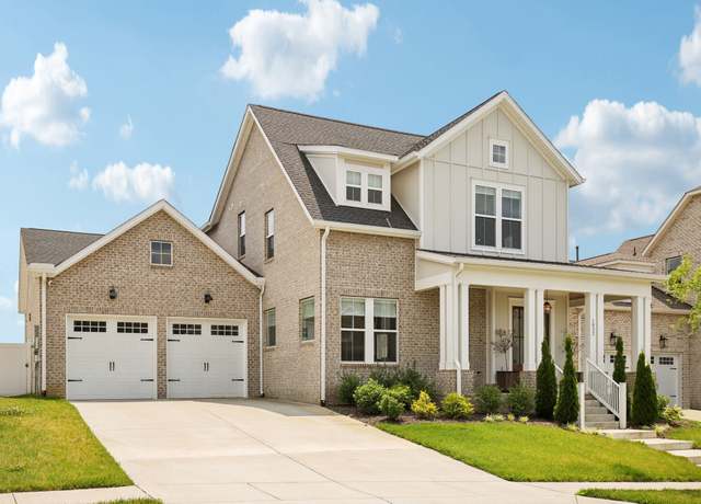 Property at 1032 Pebble Run Rd, Hendersonville, TN 37075, 4 beds, 3.5 baths