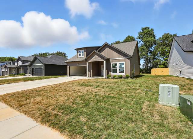 Property at 472 Herman Dr, Clarksville, TN 37042, 3 beds, 3 baths