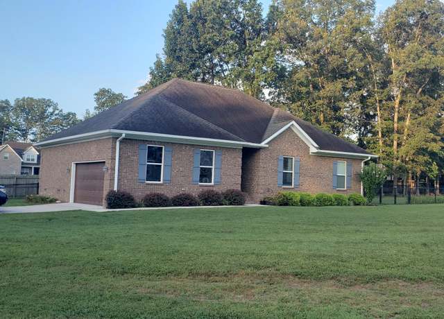 Property at 268 Oak Glen Dr, Smithville, TN 37166, 4 beds, 2 baths