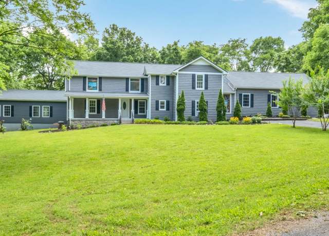 Property at 557 Forest Retreat Rd, Hendersonville, TN 37075, 4 beds, 4.5 baths