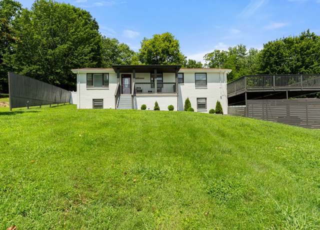 Property at 213 Riverwood Dr, Hendersonville, TN 37075, 4 beds, 3.5 baths