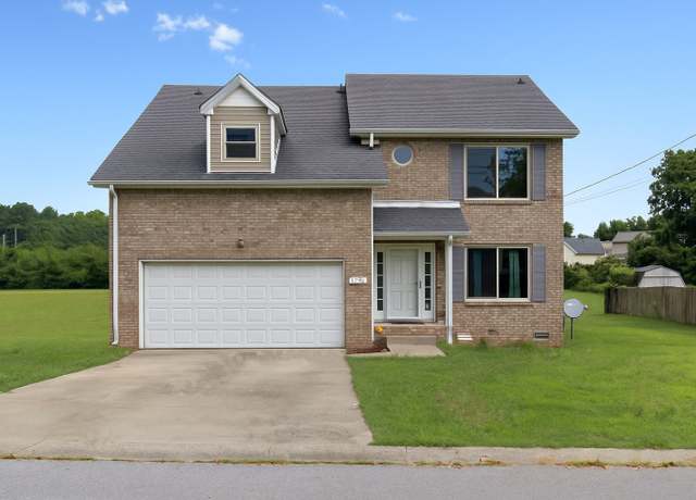 Property at 1221 Shorehaven Dr, Clarksville, TN 37042, 3 beds, 2.5 baths