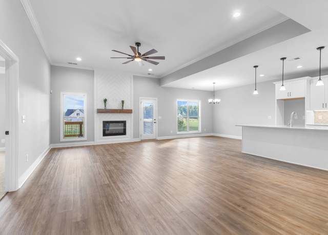 Property at 814 Willowicke Dr, Clarksville, TN 37043, 3 beds, 2 baths