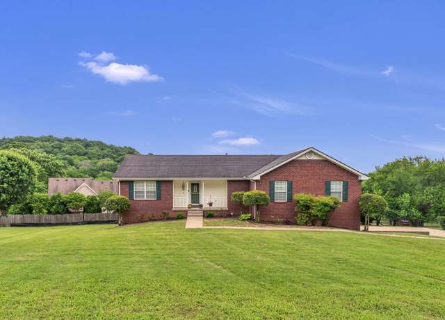 Property at 211 Northview Ct, Hendersonville, TN 37075, 3 beds, 2 baths