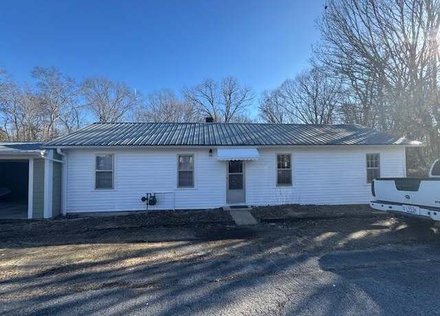 Property at 311 Hill St W, Waynesboro, TN 38485, 2 beds, 1 bath