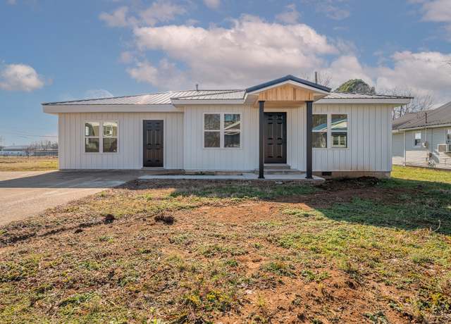Property at 301 Simpson St, Lawrenceburg, TN 38464, 3 beds, 2 baths
