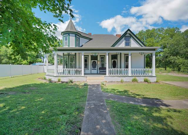 Property at 310 N Maple Ave, Waverly, TN 37185, 3 beds, 3 baths