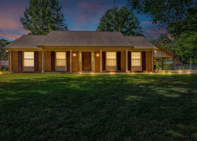 Property at 136 Park Cir, New Johnsonville, TN 37134, 3 beds, 2 baths