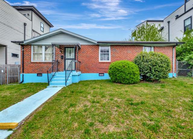 Property at 1018 13th Ave S, Nashville, TN 37212, 4 beds, 1.5 baths