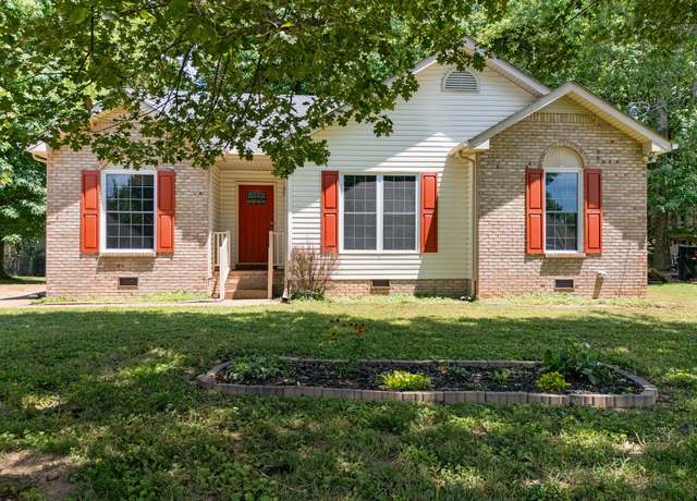 Property at 202 Hunterwood Dr, White House, TN 37188, 3 beds, 2 baths