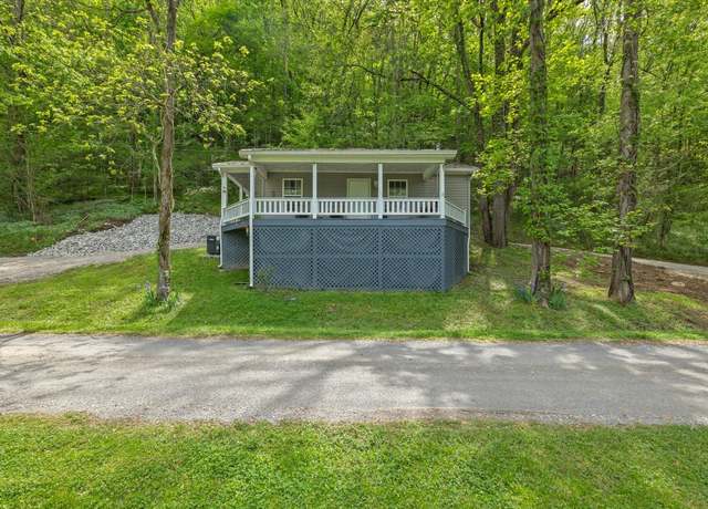 Property at 1412 River Rd, Celina, TN 38551, 1 bed, 1 bath