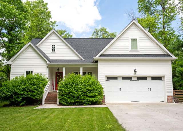 Property at 2024 Oak St, Signal Mountain, TN 37377, 3 beds, 2 baths