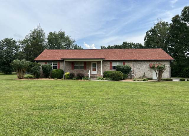 Property at 1611 Lincoln St W, Tullahoma, TN 37388, 3 beds, 2 baths