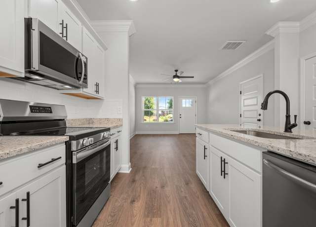 Property at 508 Rohan Dr, Murfreesboro, TN 37129, 3 beds, 2.5 baths