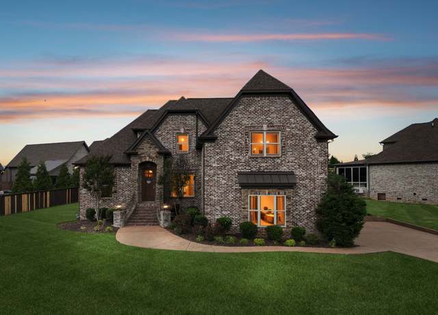 Property at 915 Harrisburg Ln, Mount Juliet, TN 37122, 4 beds, 4.5 baths